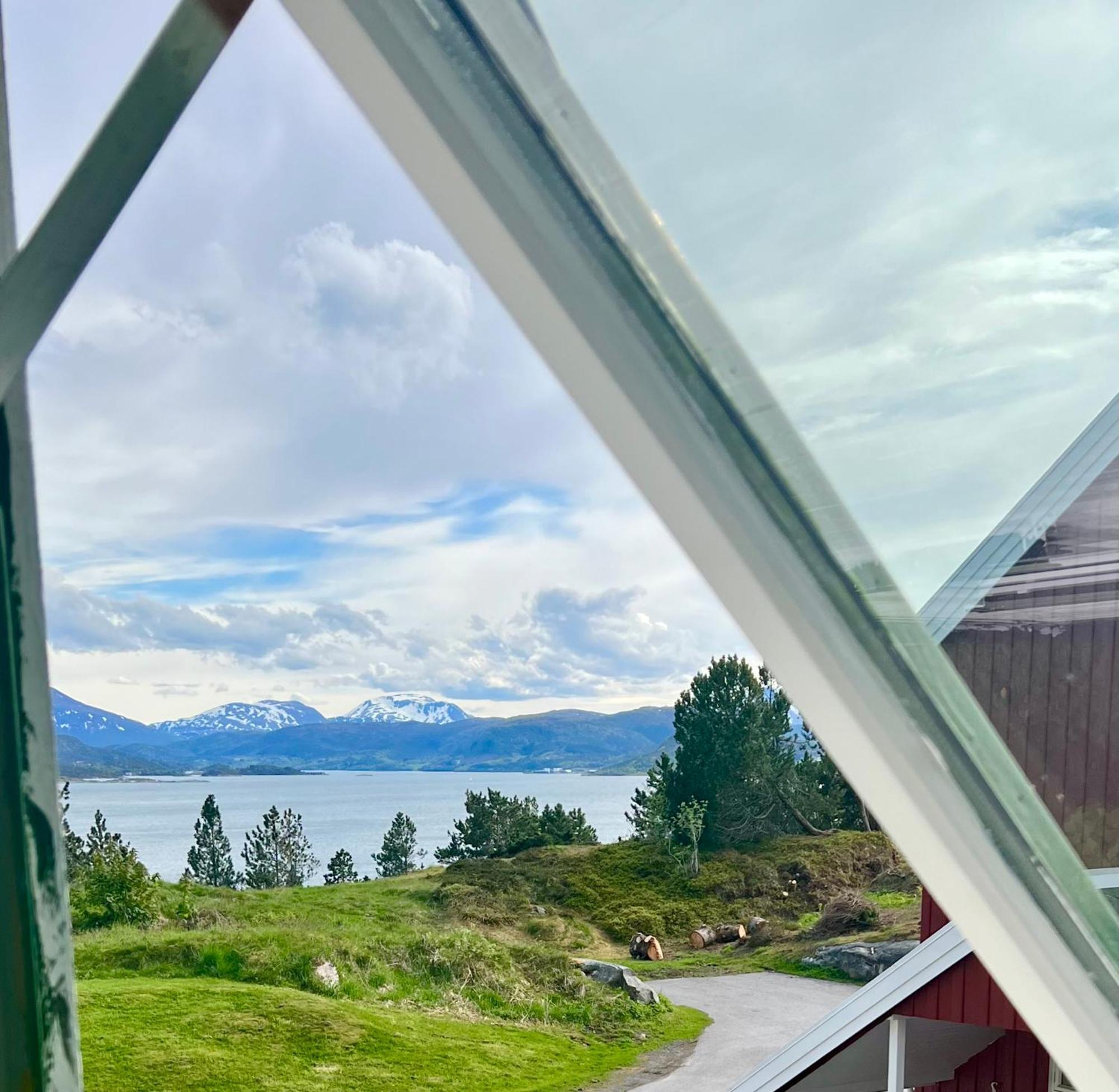 Wake Up To A Beautiful View And Smell Of The Sea Lejlighed Kristiansund Eksteriør billede