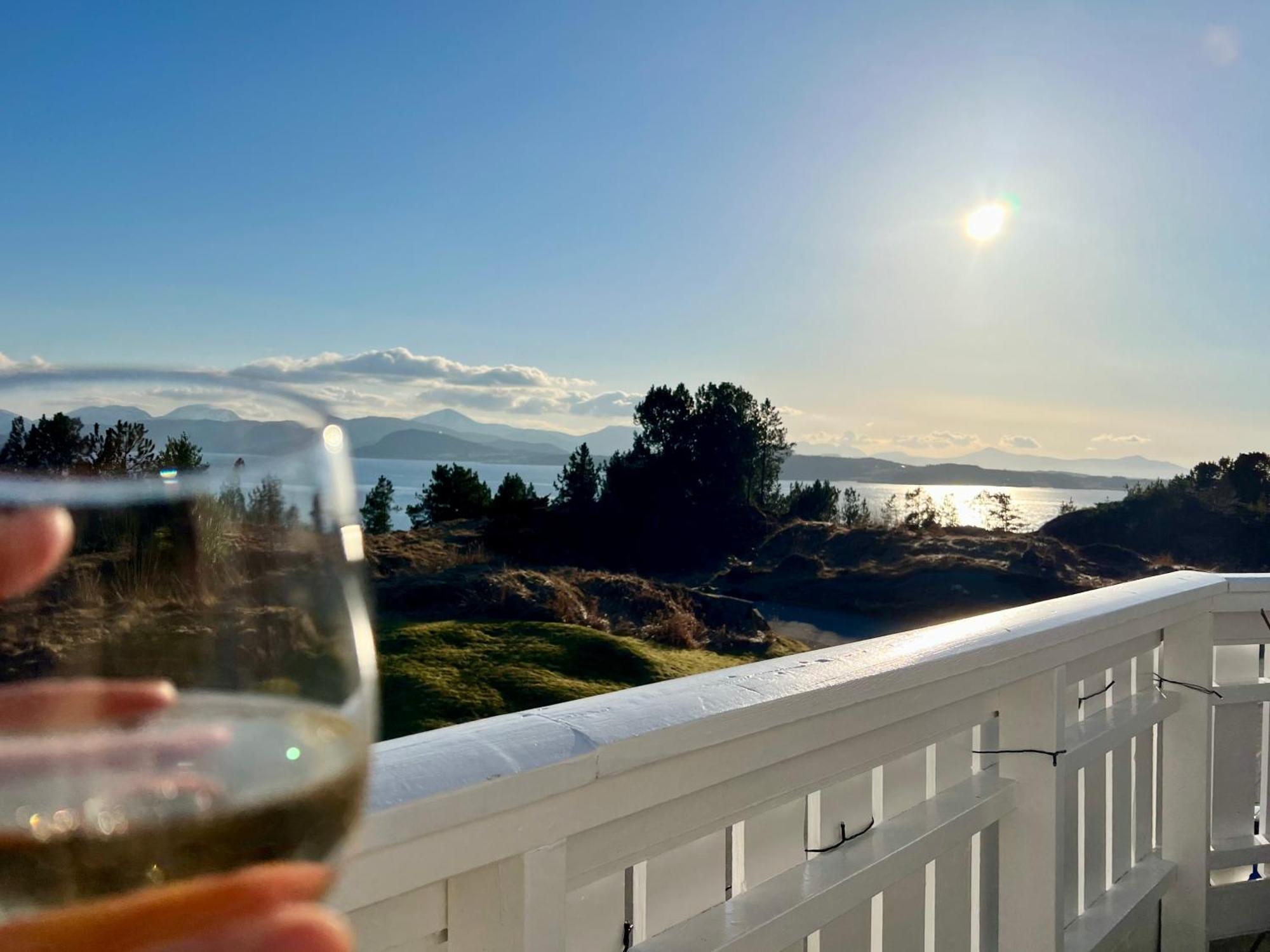 Wake Up To A Beautiful View And Smell Of The Sea Lejlighed Kristiansund Eksteriør billede
